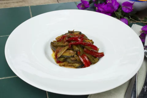 Verduras frescas asadas con especias